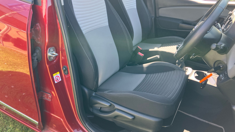 Toyota Yaris 1.5 VVT-i Icon Tech 5dr Petrol Hatchback